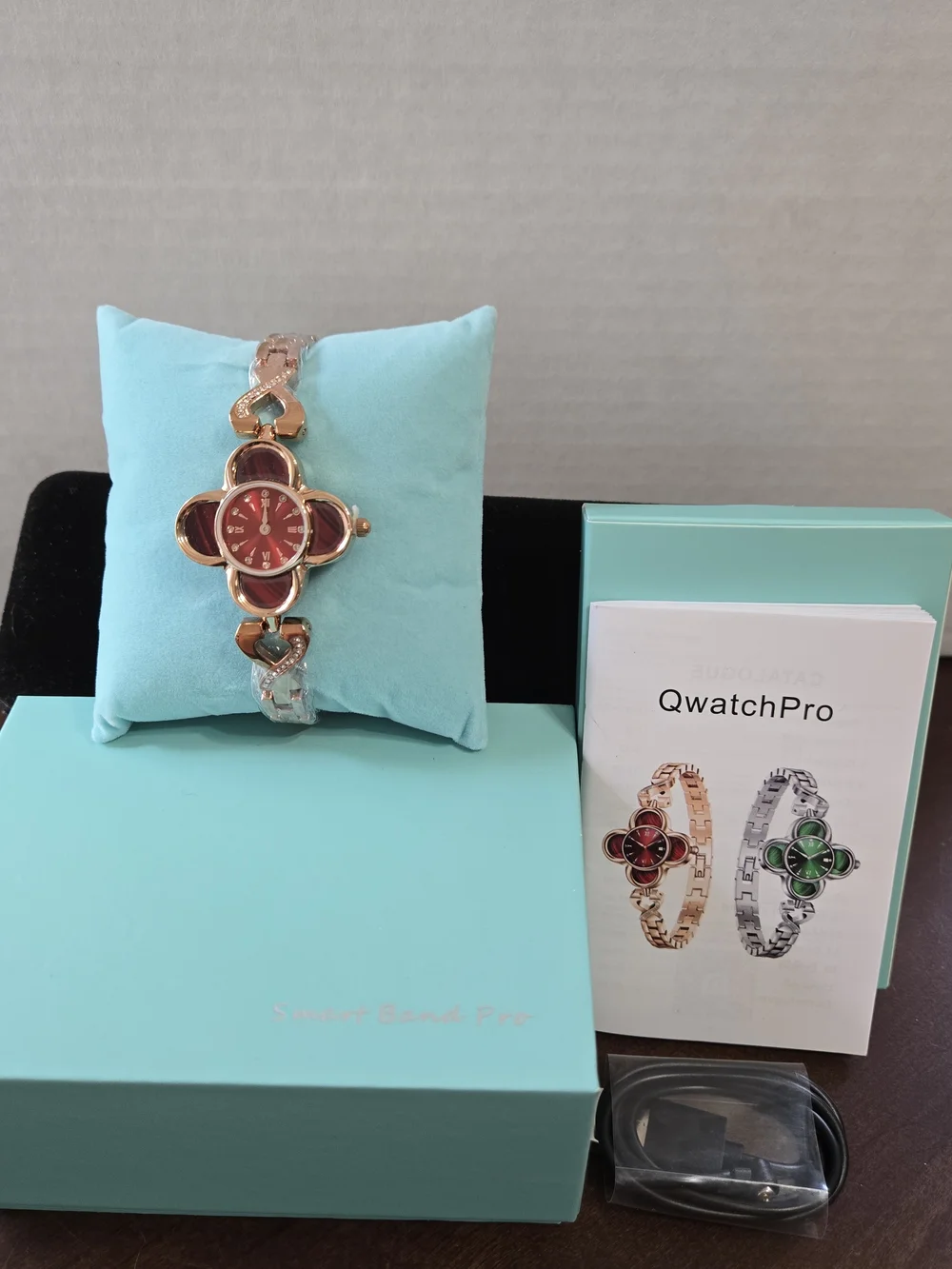 NIB Womens Qwatch Pro Clover Smart Watch. Bluetooth, HR Monitor, Sleep Tracker.